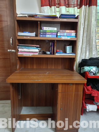 পড়ার টেবিল বিক্রি করা হবে